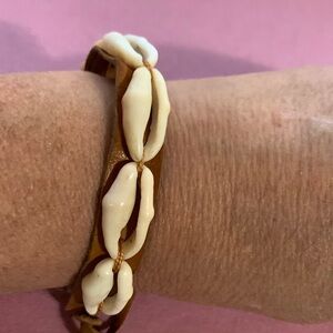 Shell bracelet*